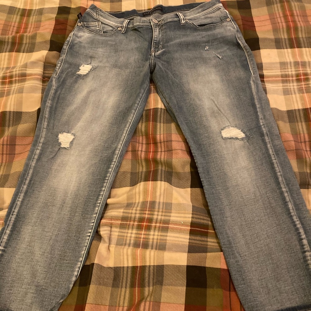 Rock & Republic Light Wash Jeans, Size 16/33. Worn once, excellent condition - Picture 2 of 3